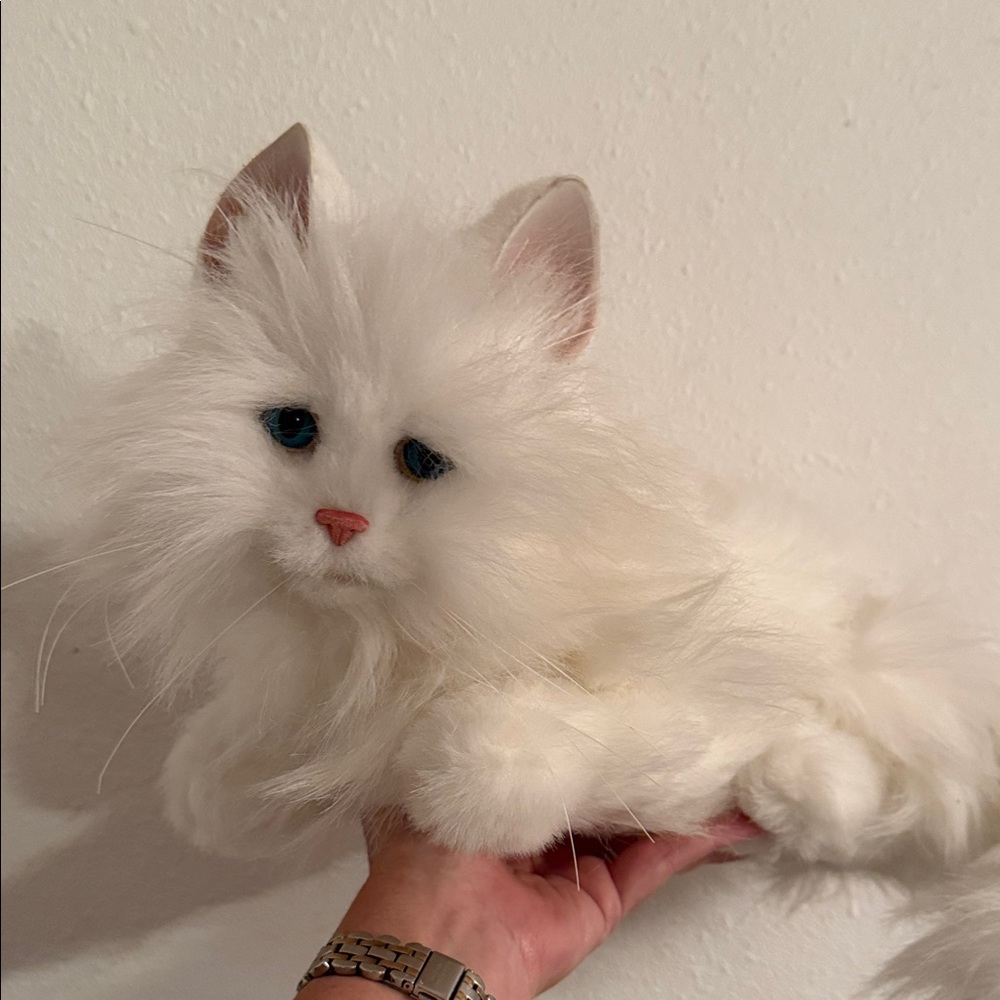 Furreal Interactive Tiger Electronics Fur Real White Fluffy Cat Fureal plush tag